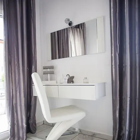 Diogenis Luxury Sea View Апартаменты *