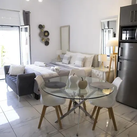 Diogenis Luxury Sea View *